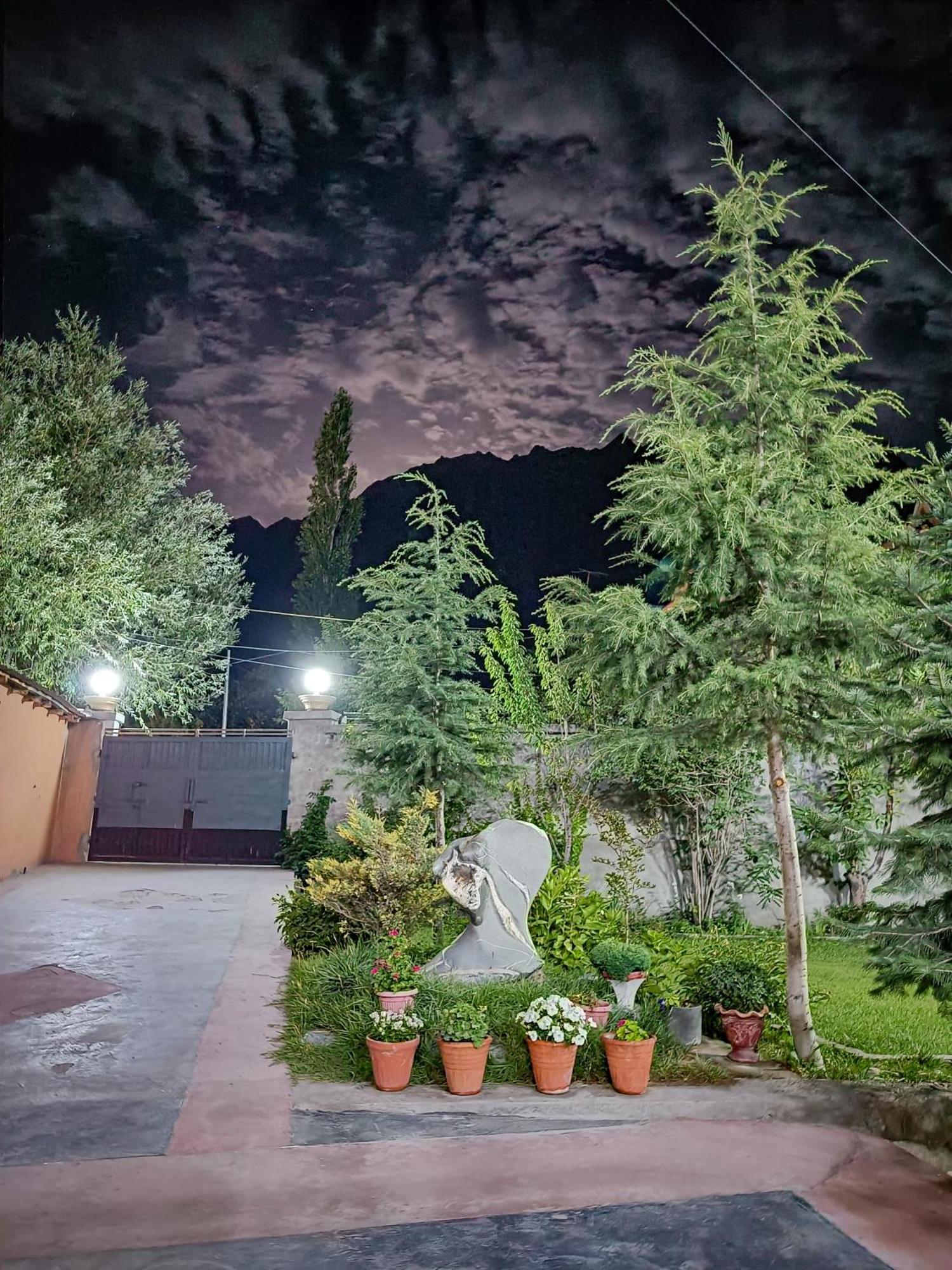Taaj Residence Skardu Eksteriør bilde